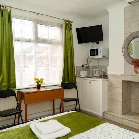 Amarillys Guest House Престън Екстериор снимка
